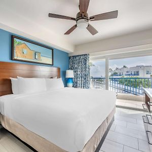 One-Bedroom King Suite Partial Ocean view